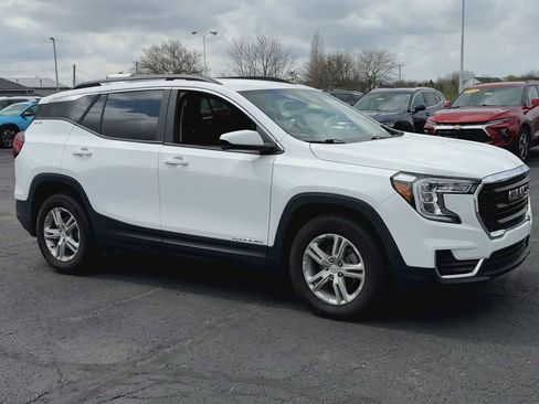 Certified 2024 GMC Terrain SLE w/ Driver Convenience Package FWD image 2
