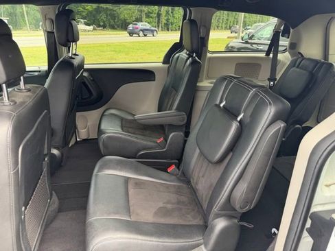 Used 2020 Dodge Grand Caravan SXT FWD image 14