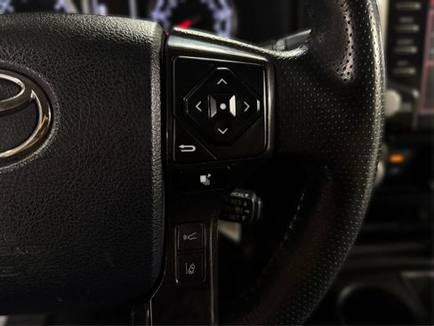 Used 2020 Toyota 4Runner TRD Off-Road AWD/4WD image 25