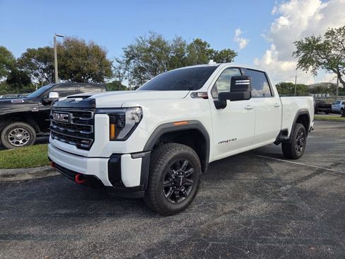 Used 2025 GMC Sierra 2500 AT4 image 3
