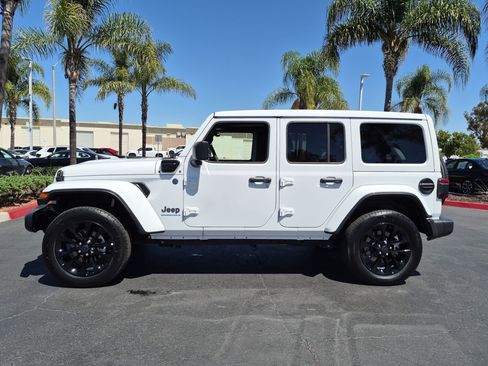 Used 2025 Jeep Wrangler Unlimited Sahara w/ Safety Group AWD/4WD image 7