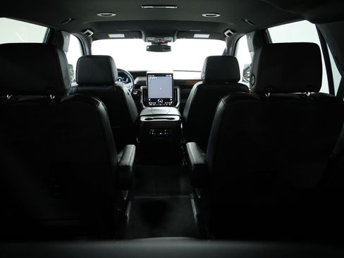 Used 2025 GMC Yukon Denali AWD/4WD image 18