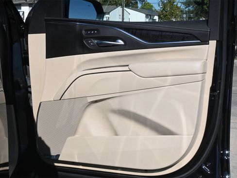 Used 2023 Cadillac Escalade Premium Luxury image 27