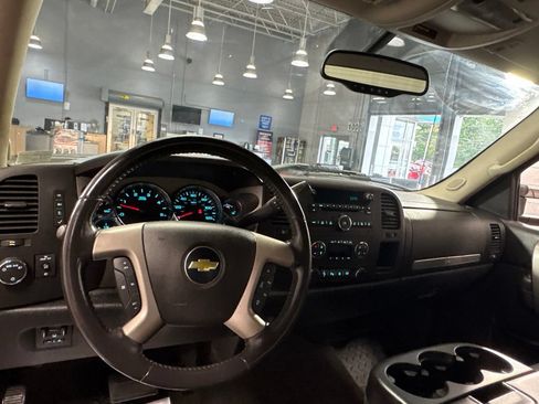 Used 2011 Chevrolet Silverado 2500 LT w/ Interior Plus Package AWD/4WD image 21