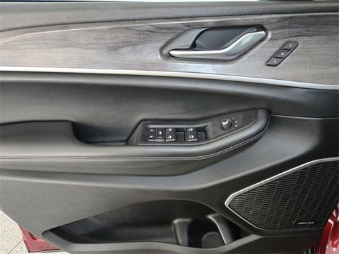 Used 2022 Jeep Grand Cherokee Limited image 19