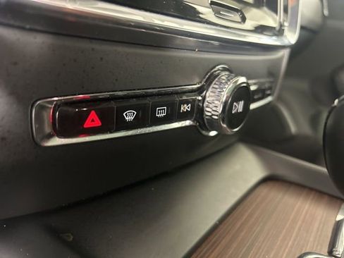Used 2020 Volvo V60 T5 Cross Country w/ Protection Package Premier image 29