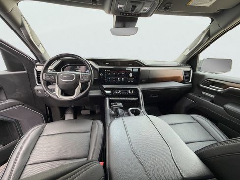 Used 2023 GMC Sierra 1500 Denali w/ Technology Package AWD/4WD image 3