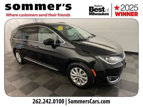 Used 2018 Chrysler Pacifica Touring-L image 6