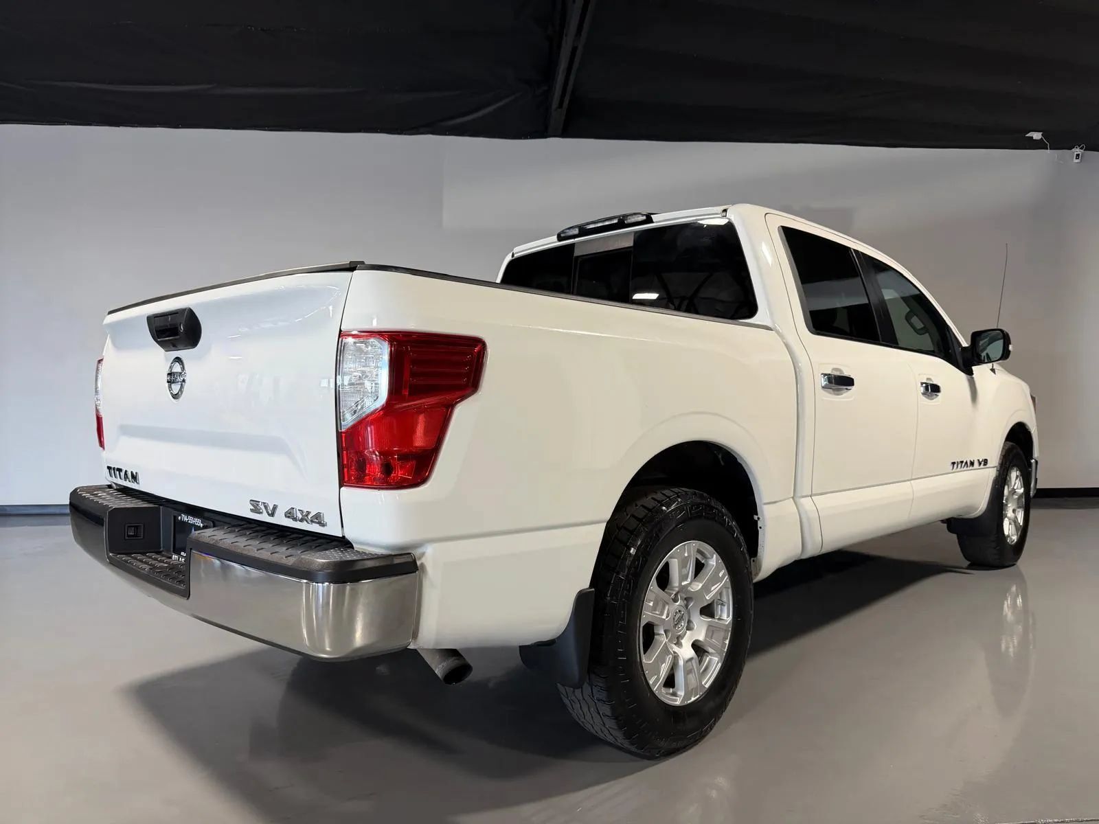 Used 2018 Nissan Titan S AWD/4WD image 4