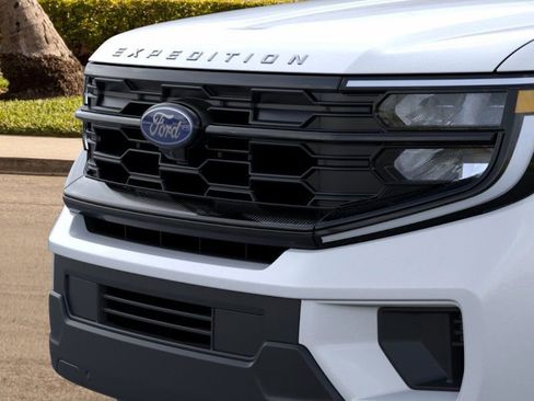 New 2025 Ford Expedition Active image 17