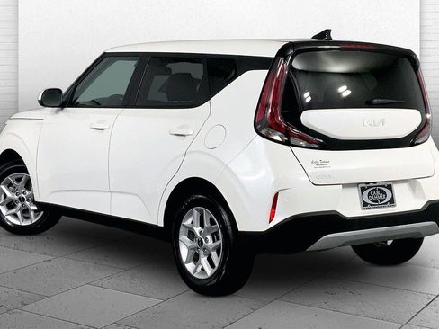 Used 2025 Kia Soul LX FWD image 11