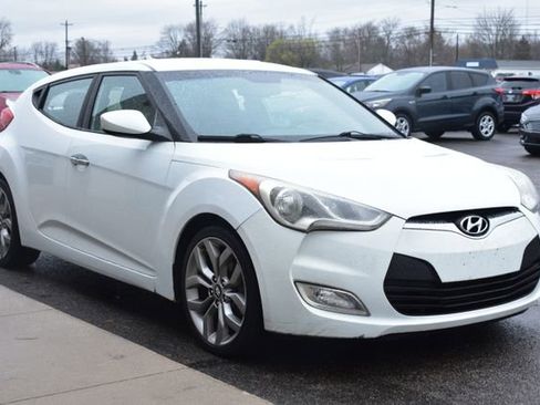 Used 2015 Hyundai Veloster RE:FLEX Edition image 9
