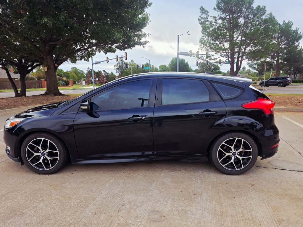 Used 2015 Ford Focus SE w/ SE Sport Package FWD image 22