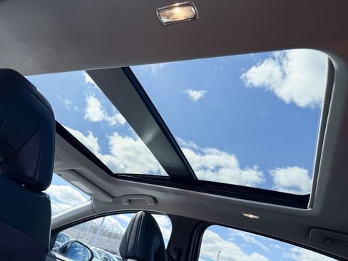 Used 2025 Nissan Ariya EVOLVE+ e-4ORCE image 11