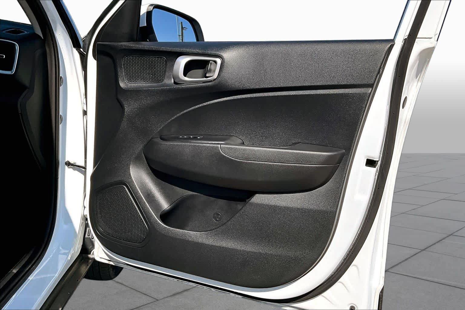 Used 2026 Hyundai Venue SE FWD image 22