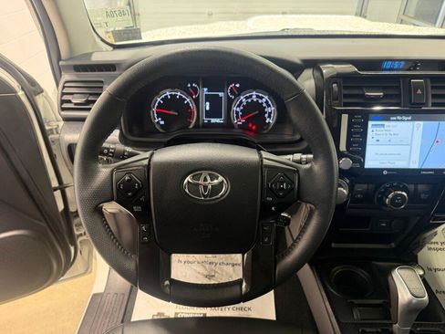 Certified 2022 Toyota 4Runner TRD Off-Road Premium AWD/4WD image 26