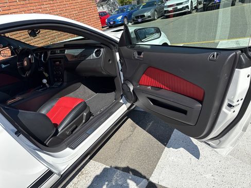 Used 2010 Ford Mustang Shelby GT500 RWD image 31