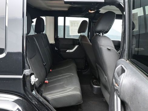 Used 2016 Jeep Wrangler Unlimited Sahara w/ Max Tow Package image 11