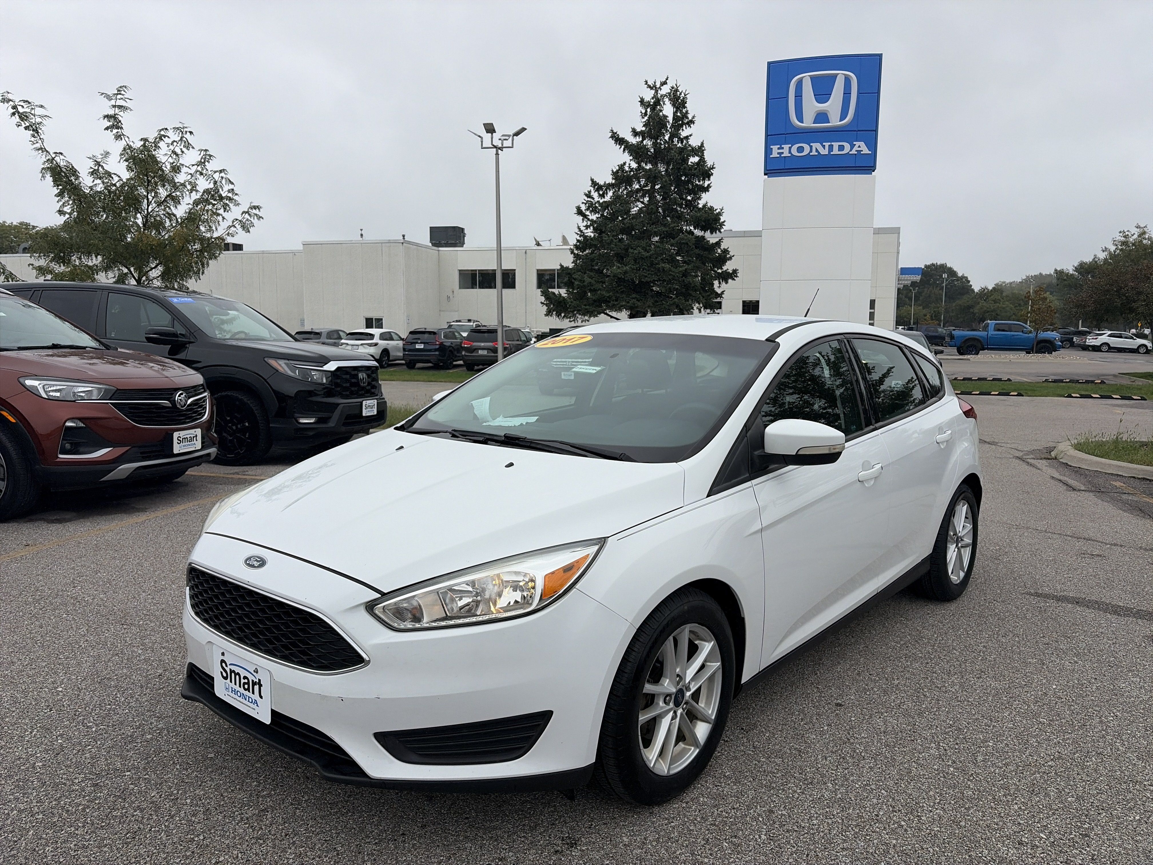 Used 2017 Ford Focus SE FWD image 1