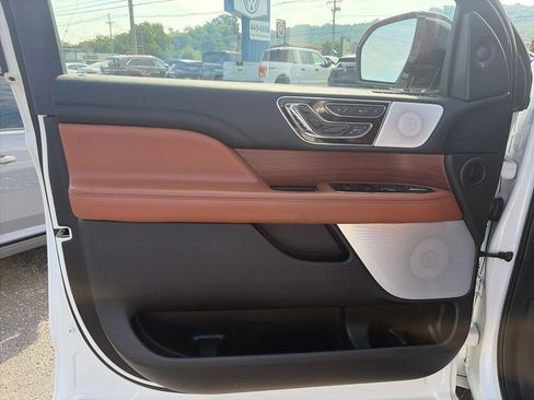 Used 2021 Lincoln Navigator Reserve w/ Luxury Package AWD/4WD image 13