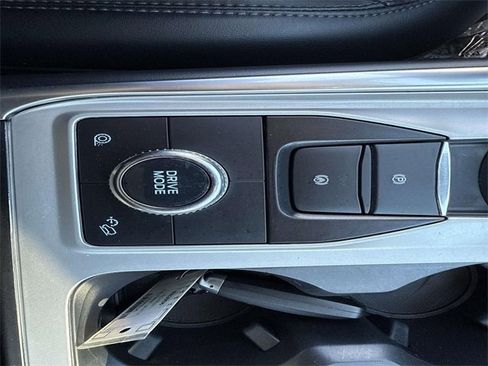 Used 2022 Ford Explorer XLT w/ Equipment Group 202A image 26