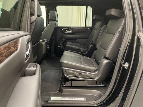 Used 2022 Chevrolet Suburban LT AWD/4WD image 16