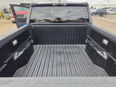 Used 2025 Toyota Tacoma TRD Off-Road AWD/4WD image 29