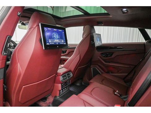 Used 2025 Lamborghini Urus SE image 42