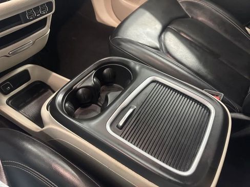 Used 2023 Chrysler Pacifica Touring-L FWD image 21