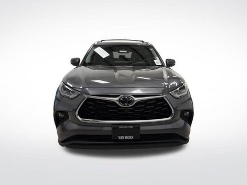 Used 2024 Toyota Highlander Limited image 11