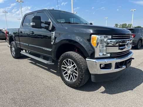 Used 2017 Ford F250 Lariat w/ Lariat Value Package AWD/4WD image 3
