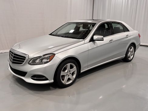 Used 2014 Mercedes-Benz E 250 BlueTEC 4MATIC Sedan image 1
