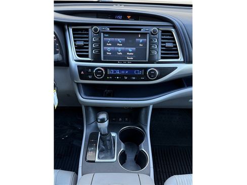 Used 2016 Toyota Highlander Plus AWD/4WD image 11