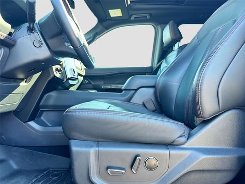 Used 2024 Ford Expedition Limited image 18