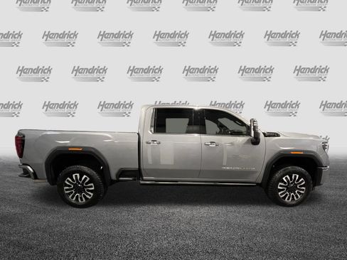 Used 2025 GMC Sierra 2500 Denali Ultimate image 11