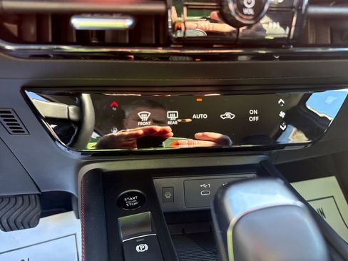 Used 2025 Nissan Kicks SR image 19