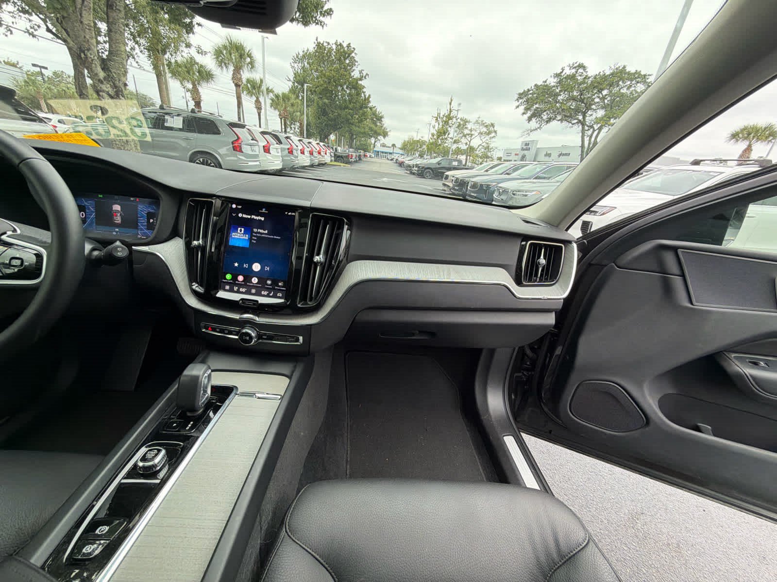 Certified 2025 Volvo XC60 B5 Plus AWD/4WD image 20