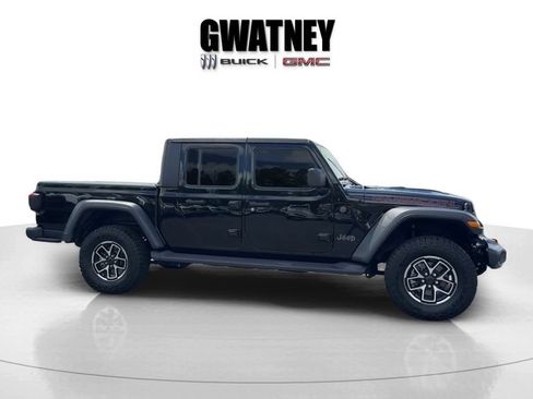 Used 2025 Jeep Gladiator Rubicon w/ Convenience Group AWD/4WD image 4