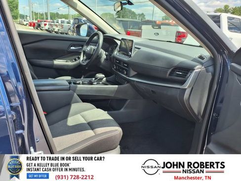 Used 2025 Nissan Rogue SV AWD/4WD image 19