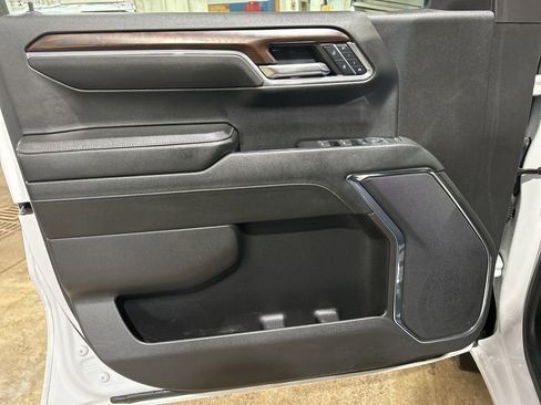 Used 2024 GMC Sierra 1500 SLT image 15