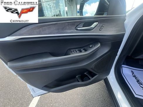 Used 2025 Jeep Grand Cherokee Limited AWD/4WD image 28