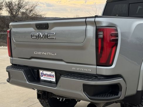 Used 2024 GMC Sierra 2500 Denali Ultimate image 6