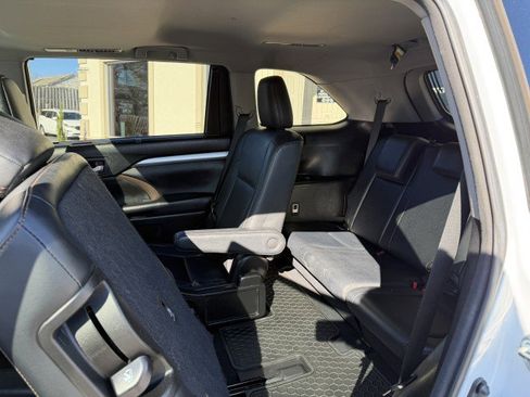 Used 2018 Toyota Highlander XLE image 7