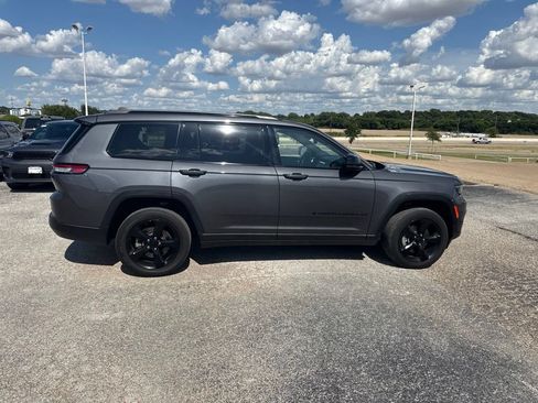 Used 2023 Jeep Grand Cherokee L Laredo AWD/4WD image 9