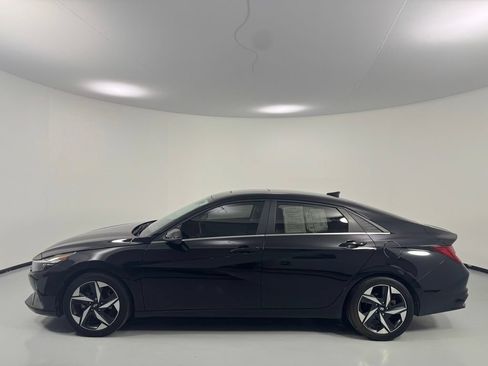 Used 2023 Hyundai Elantra Limited FWD image 4