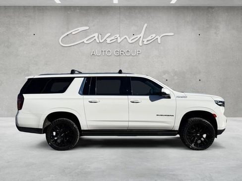 Used 2023 Chevrolet Suburban High Country image 17