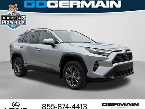 Used 2022 Toyota RAV4 XLE Premium image 10