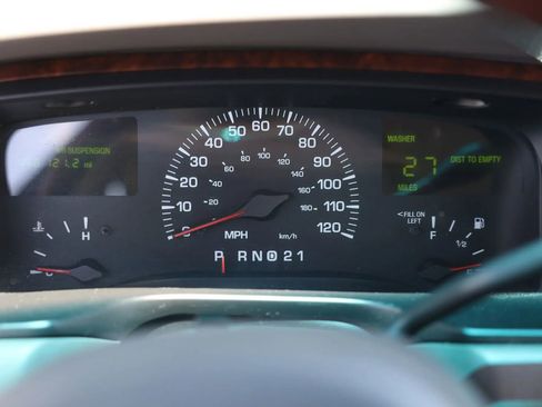 Used 2001 Lincoln Town Car Signature RWD image 28