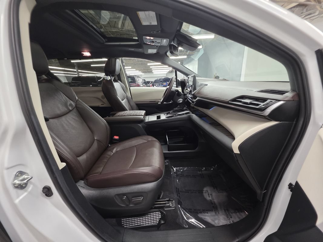 Used 2024 Toyota Sienna Platinum AWD/4WD image 26