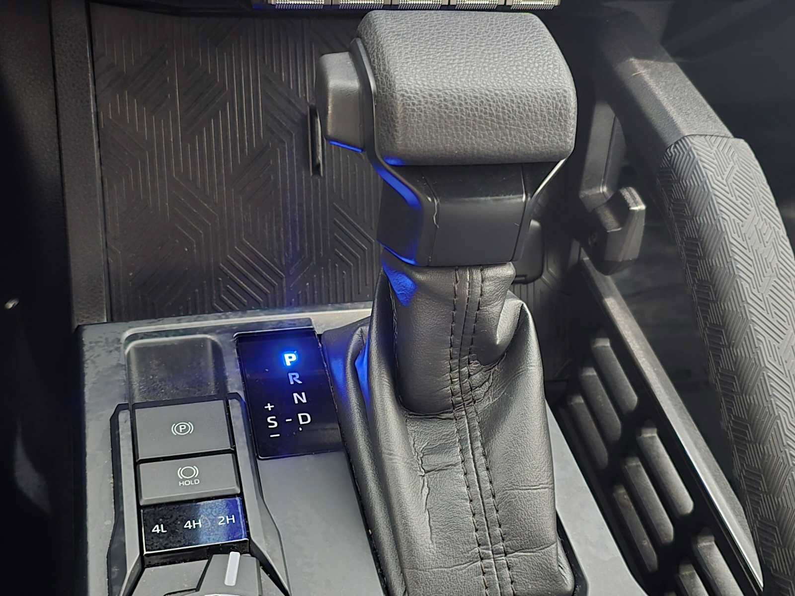 Certified 2025 Toyota Tacoma SR5 AWD/4WD image 17